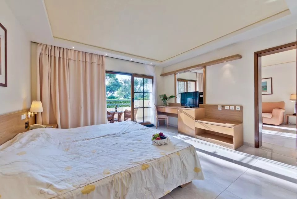 Tiara Holidays - Possidi Holidays Resort & Suites - Bungalow Suite - bedroom